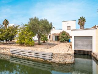 Casa a Cap Ras - Creus - Falconera. Casa con 2 amarres de 23 metros y de 12 x 3 y dos viviendas inde