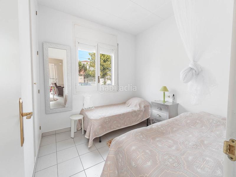 Foto 82a0cd2b-51cb-4ef7-a227-68d743b06c76. House with fireplace parking pool in Cap Ras - Creus - Falconera Empuriabrava