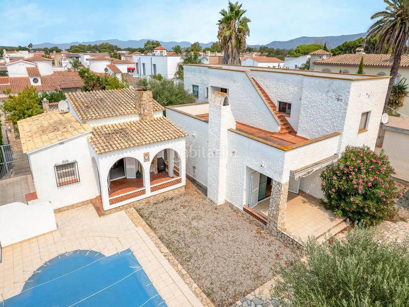 Foto c004a281-540b-45ef-a45a-fdcaa16bbd87. House with fireplace parking pool in Cap Ras - Creus - Falconera Empuriabrava