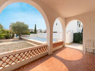 Casa a Cap Ras - Creus - Falconera. Casa en planta baja con amarre de 11,5 metros