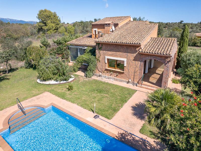 Foto 8f1d2e03-ebff-44be-aa5b-4beed0a1d042. Casa con camino riscaldamento parcheggio piscina in Peralada