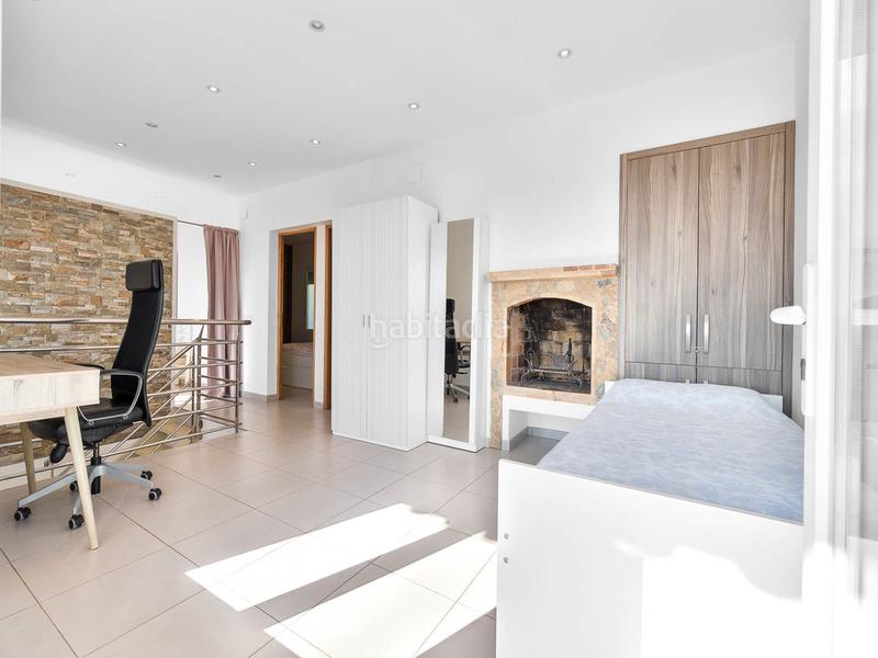 Foto 3c2c77a5-9561-42ba-8f6c-51b24fc33ada. Maison avec cheminée dans Nord Roses