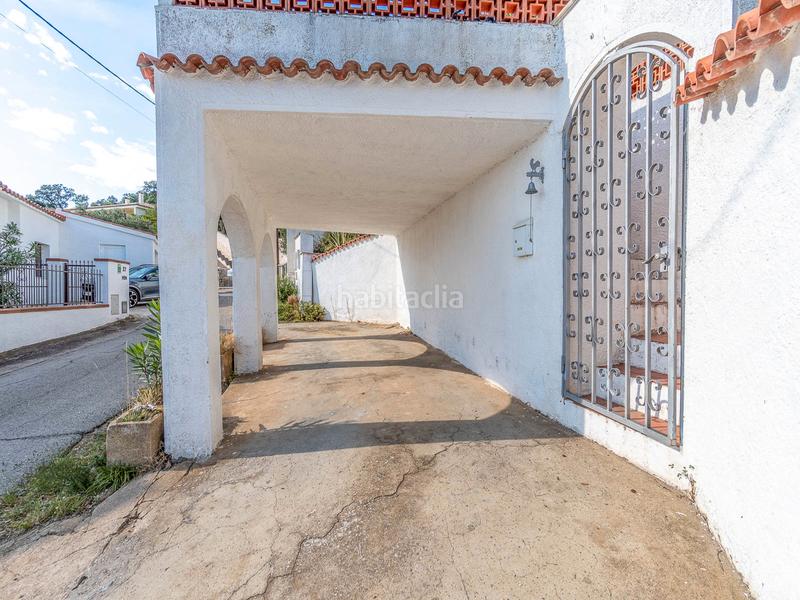 Foto 4bfcd481-d546-419a-931a-52f0c24491a2. Maison avec cheminée dans Nord Roses