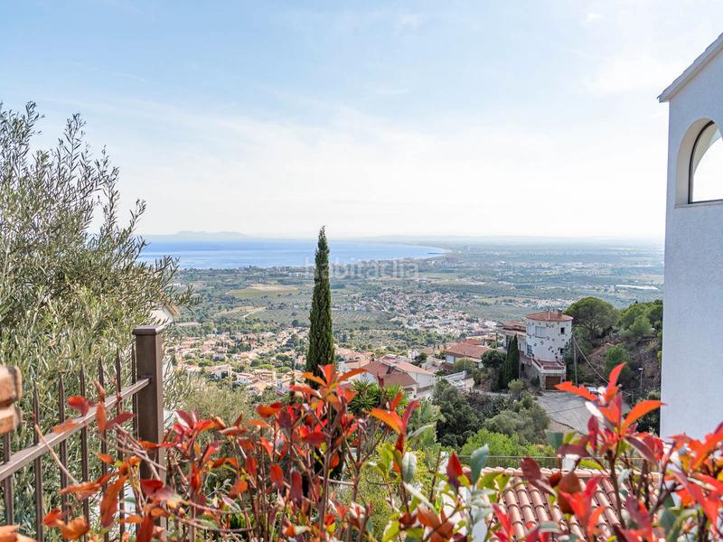 Foto 6142caea-13cd-4d80-8ef0-7324a2803e9e. Maison avec cheminée dans Nord Roses