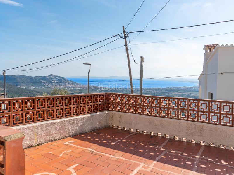 Foto 8a71e35c-88bc-46eb-be47-dc35e8876b81. Maison avec cheminée dans Nord Roses