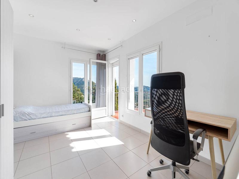 Foto 8ca18a5c-25a1-4d15-9c98-ceae8492a1b1. Maison avec cheminée dans Nord Roses