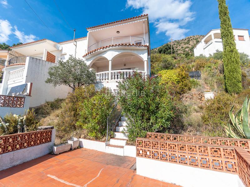 Foto b9e5ae3d-da68-43fc-b9f0-2a6f79d88ee9. Maison avec cheminée dans Nord Roses