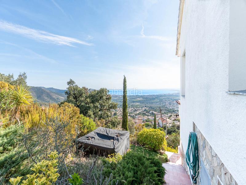 Foto ce319ab2-32c0-4f11-810e-749e1d48dd66. Maison avec cheminée dans Nord Roses