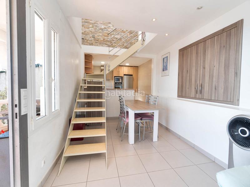 Foto d439e8c2-4519-44dc-b963-276f60076288. Maison avec cheminée dans Nord Roses