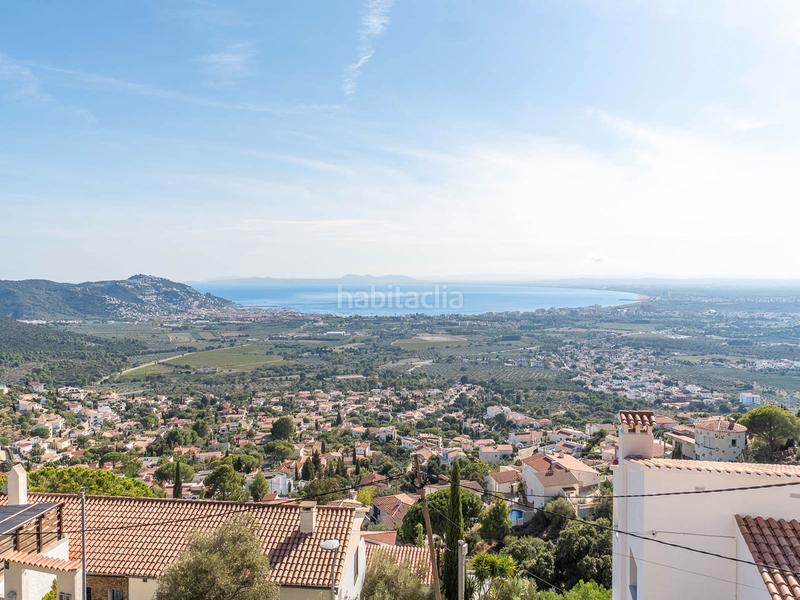 Foto eaa44f00-d7a4-446f-a086-9d4f37a0a7f1. Maison avec cheminée dans Nord Roses
