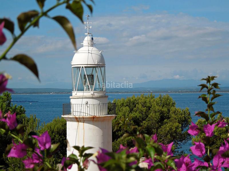 Foto f9b1c8a2-9006-42c5-844c-624539b9c5b6. Maison avec cheminée dans Nord Roses