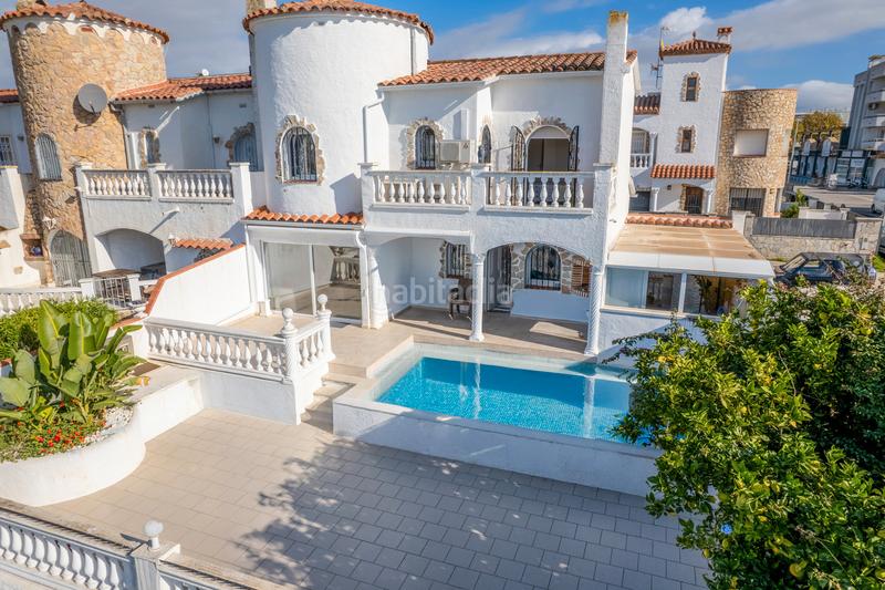 Foto 04488b3c-8f18-4f75-bf71-2ecc6248bf3e. Maison avec parking piscine dans Sant Maurici Empuriabrava