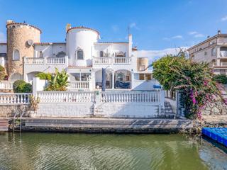 Maison à Sant Maurici. Casa renovada con amarre de 12,5 metros