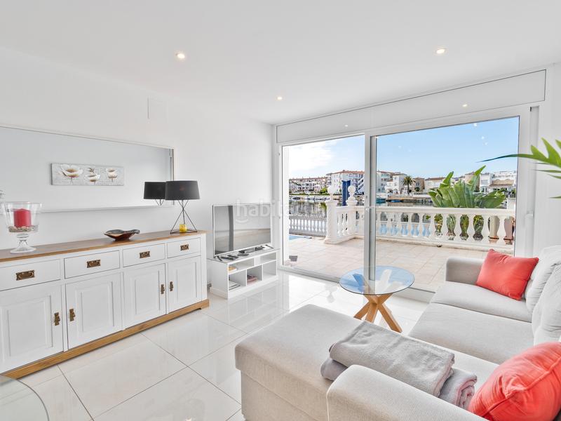 Foto 43215f62-ba0c-449b-8d0e-39619fa3e327. Maison avec parking piscine dans Sant Maurici Empuriabrava