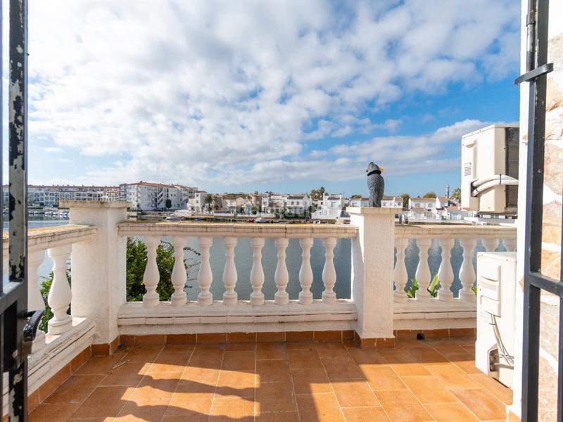 Foto 512409d7-d0b5-43a0-b4ad-050bc2634bc1. Maison avec parking piscine dans Sant Maurici Empuriabrava