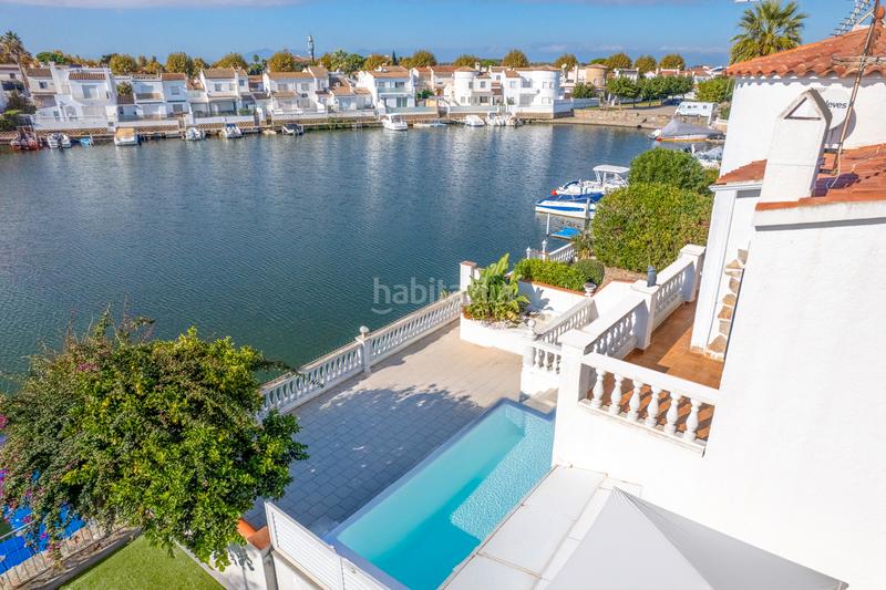 Foto 60c2ac60-619c-45f3-a7ef-72871e858374. Maison avec parking piscine dans Sant Maurici Empuriabrava