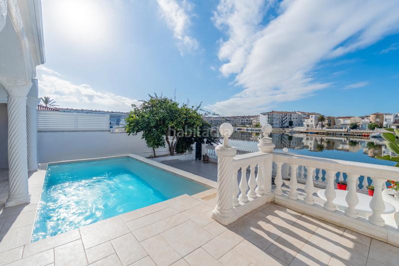 Foto 7eb3f182-29df-445e-b2d6-6245ef55aa4e. Maison avec parking piscine dans Sant Maurici Empuriabrava