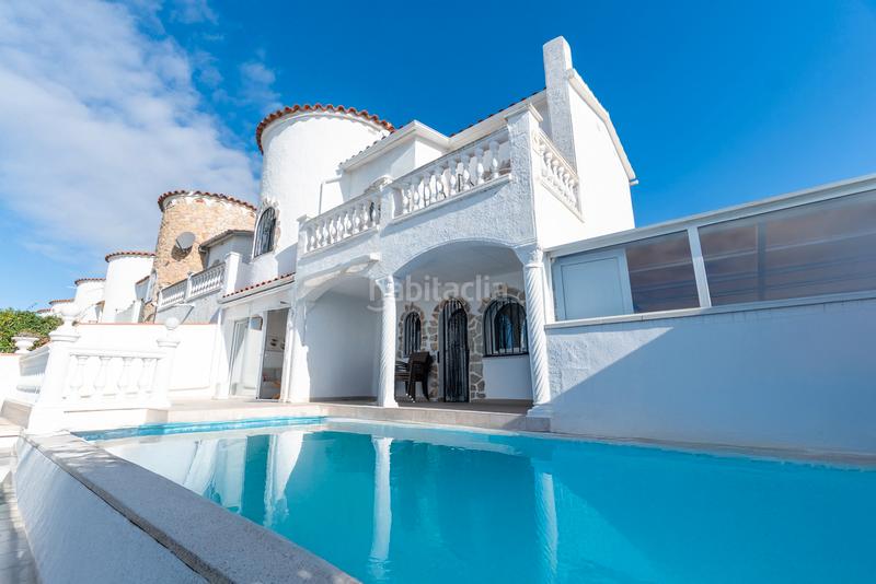 Foto 9cc13208-1b3a-4512-bc06-cd7889d43ff7. Maison avec parking piscine dans Sant Maurici Empuriabrava