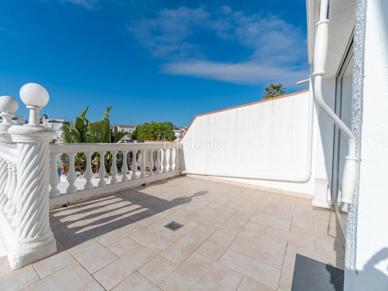 Foto b27401a1-5d08-461a-9b4a-9e4d69090c3e. Maison avec parking piscine dans Sant Maurici Empuriabrava