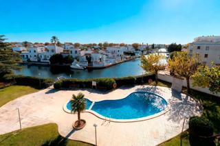 Pis a Carrer flamicell 16f. Apartamento con piscina, hermosas vistas y licencia turística