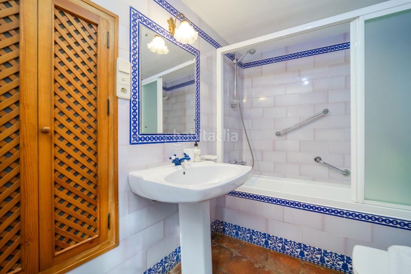 Foto 0d06dc1a-ac1b-432a-b536-0e760400e3db. Casa amb calefacció aparcament piscina a Barrio de Albaicín Granada