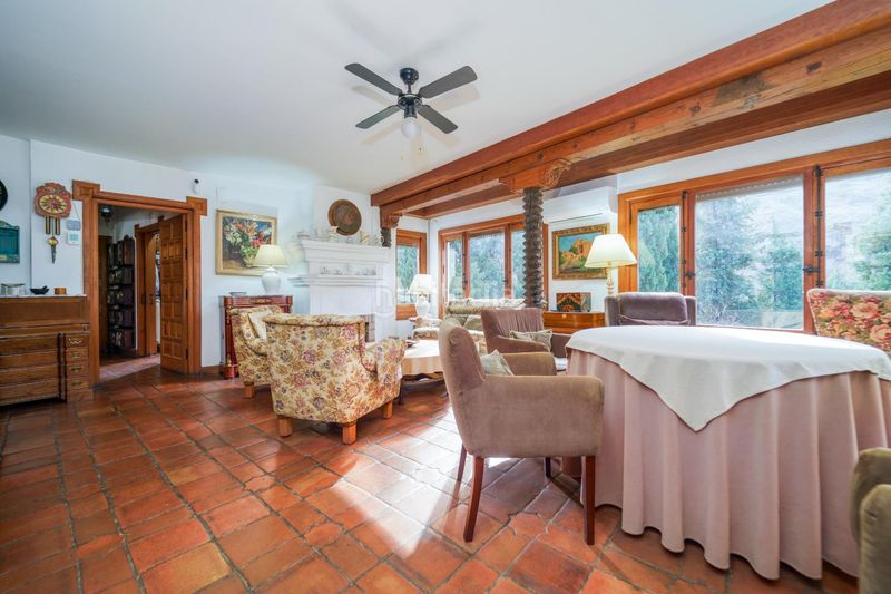 Foto 2b2cdb38-0743-47d5-addb-22a2a70265b3. Casa amb calefacció aparcament piscina a Barrio de Albaicín Granada