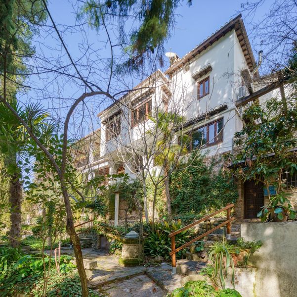 Foto 48e8363d-821e-41dd-b15e-400bdc58591d. Casa amb calefacció aparcament piscina a Barrio de Albaicín Granada