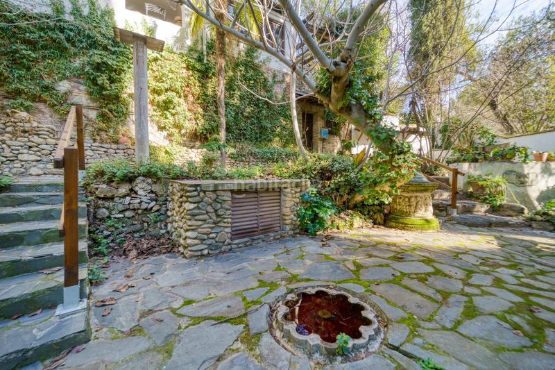 Foto a6f29da4-9521-4786-b18a-24e66b1036aa. Casa amb calefacció aparcament piscina a Barrio de Albaicín Granada