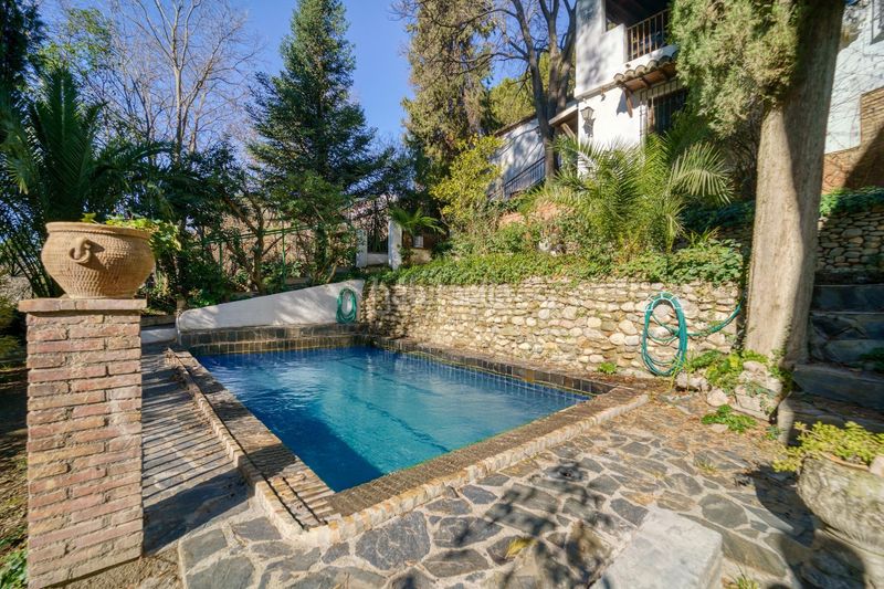 Foto b64b8941-cc13-433c-80c4-05c491c3c799. Casa amb calefacció aparcament piscina a Barrio de Albaicín Granada