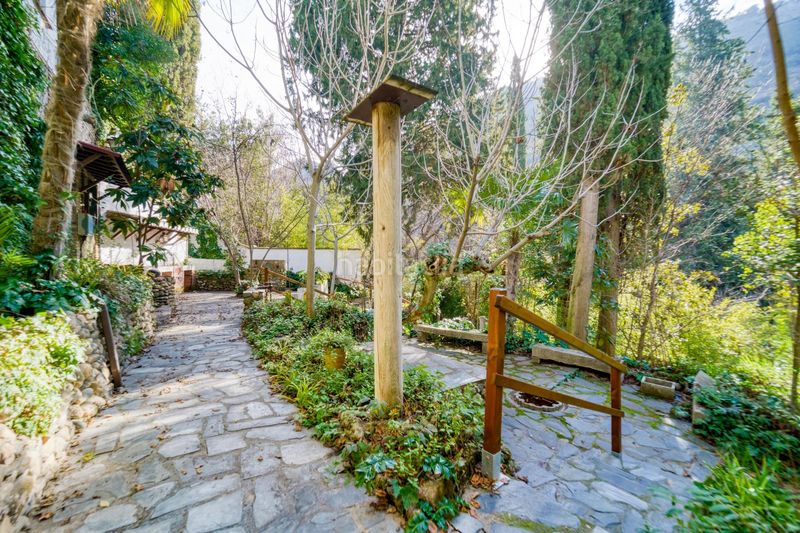 Foto dc55b6a4-7d53-4ed8-a2bd-64abb8a93b17. Casa amb calefacció aparcament piscina a Barrio de Albaicín Granada