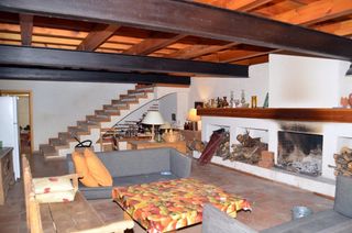 Casa in Navafría. Exclusiva finca de 6.000 m2 con molino histórico, casa de invita