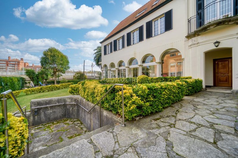 Foto 9e2dd84d-1838-4435-9922-a8f4e78c54e8. Xalet amb calefacció aparcament a Las Arenas Getxo