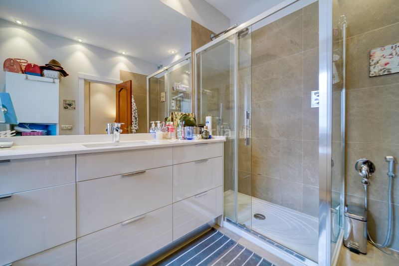 Foto d0a1f231-99d8-418c-bbef-b89913be77cc. Xalet amb calefacció aparcament a Las Arenas Getxo