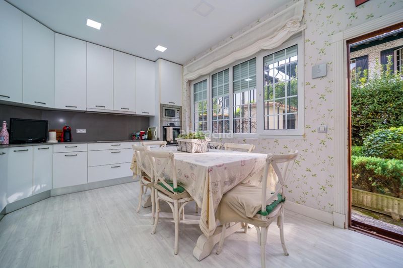 Foto f4319f1f-d475-4f01-98b0-af84502535f7. Xalet amb calefacció aparcament a Las Arenas Getxo