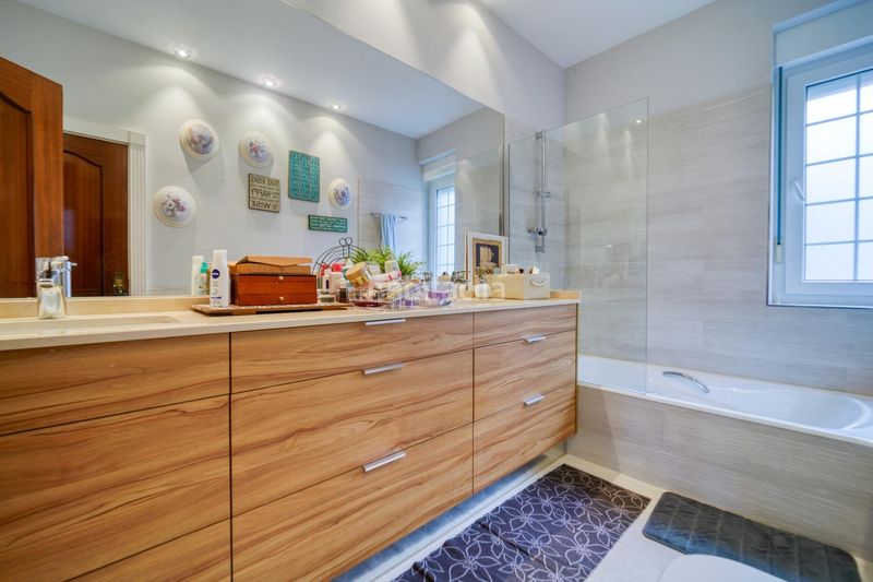 Foto f8b8b9c4-11f8-4151-95a4-857ac9483183. Xalet amb calefacció aparcament a Las Arenas Getxo