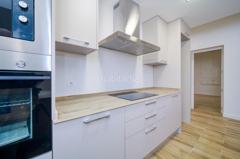 Foto 7680c06d-046b-4737-b3ac-c77d7ea47b1c. Planta baixa a Adelfas Madrid