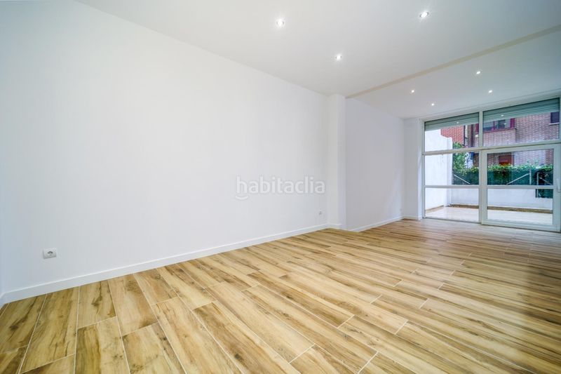 Foto ccaa0b0a-ed6f-4084-b153-54de9bca6b03. Planta baixa a Adelfas Madrid