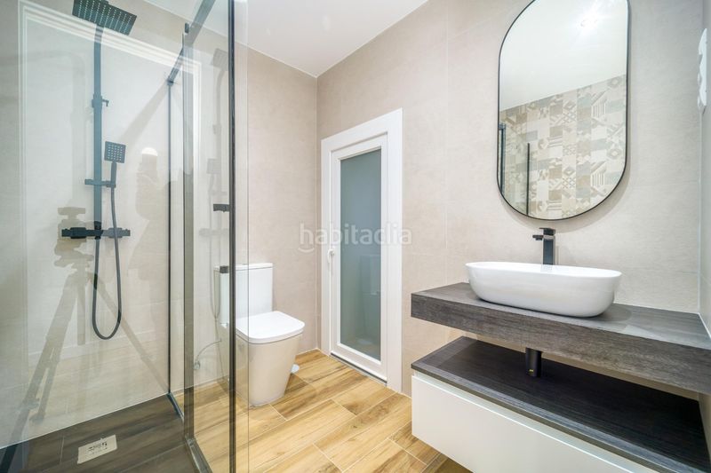 Foto f7d4a10d-5cd4-4cc3-abd6-835cc0c248b9. Planta baixa a Adelfas Madrid