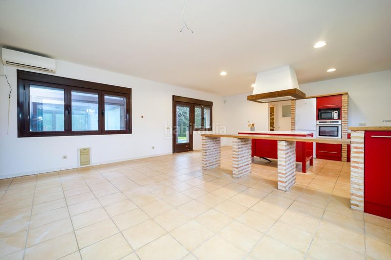 Foto 1be0557a-a69d-4dd3-867a-dd0442905839. Casa amb calefacció aparcament piscina a Mojadillas-Parque de las Infantas-El Paraiso Valdemorillo