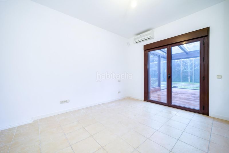 Foto e7591ef2-651d-4242-8a84-20ab578fdf6f. Casa amb calefacció aparcament piscina a Mojadillas-Parque de las Infantas-El Paraiso Valdemorillo