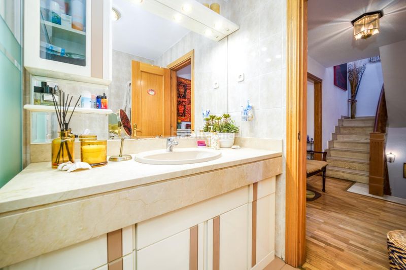 Foto 740136ae-da6b-4566-8c8c-3e2961f42d55. Casa aparellada amb calefacció aparcament piscina a Madrid