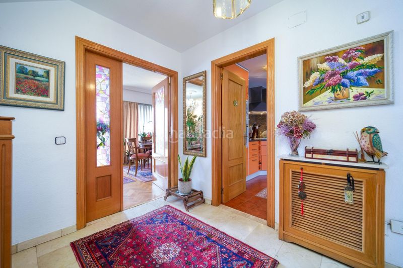 Foto 8fb85642-96fd-4153-9546-7ed44aa823d4. Casa aparellada amb calefacció aparcament piscina a Madrid