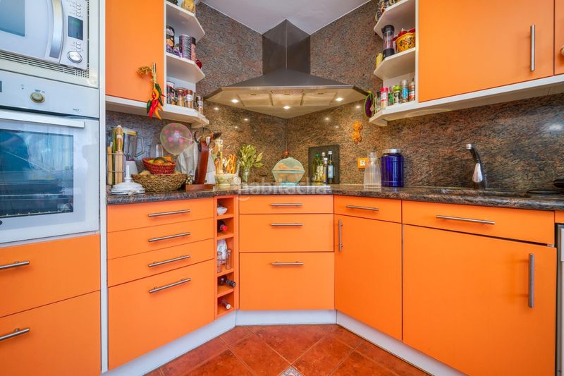 Foto e0446cf1-828d-4ab6-856e-a49452ee196f. Casa aparellada amb calefacció aparcament piscina a Madrid