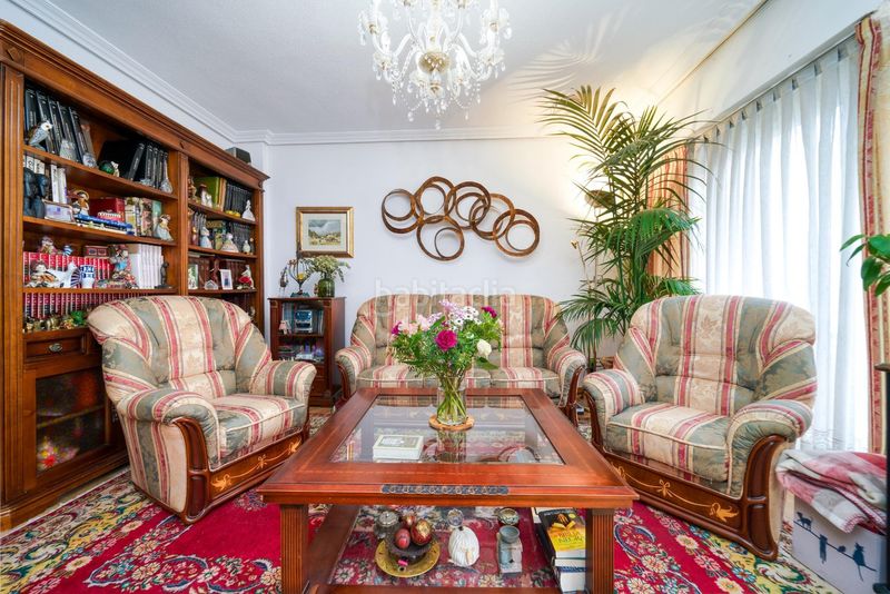 Foto e948e7ab-db74-435a-ba97-5ceb22d1ef14. Casa aparellada amb calefacció aparcament piscina a Madrid