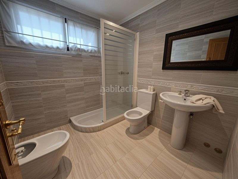 Foto 0af35f28-794b-4758-9d08-3a4d6a085152. Casa adossada amb calefacció aparcament piscina a Ugena