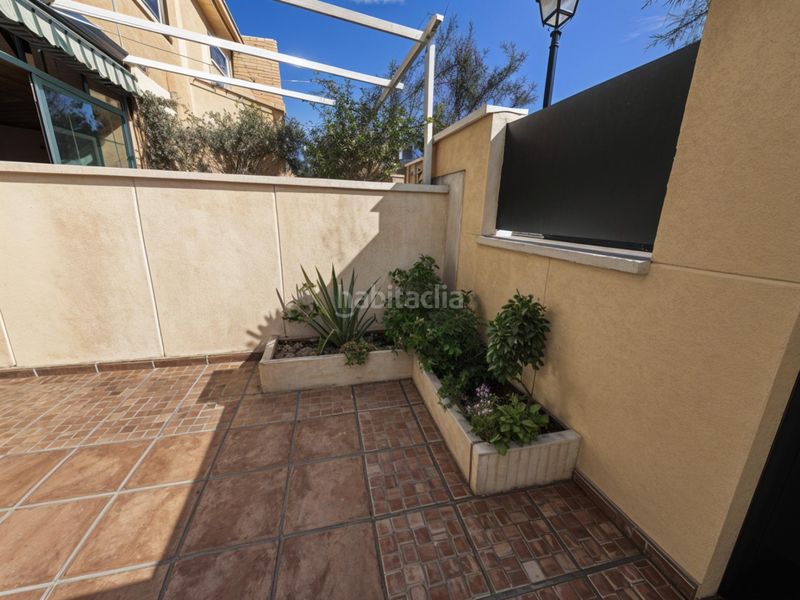 Foto 1d7c380b-bd1e-4c6f-8093-4083523c970e. Casa adossada amb calefacció aparcament piscina a Ugena