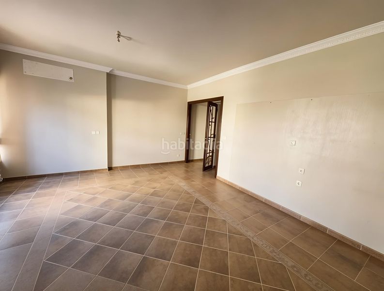 Foto 35891137-2563-482c-9fcc-b14ff82ca576. Casa adossada amb calefacció aparcament piscina a Ugena