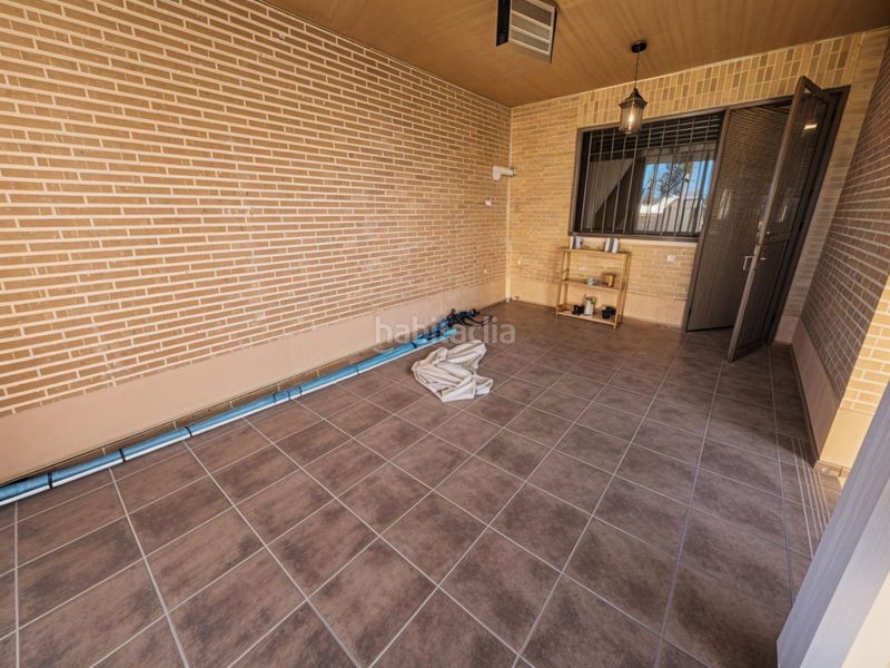 Foto 5550a8d8-977c-4476-afc3-b968a133ce4b. Casa adossada amb calefacció aparcament piscina a Ugena