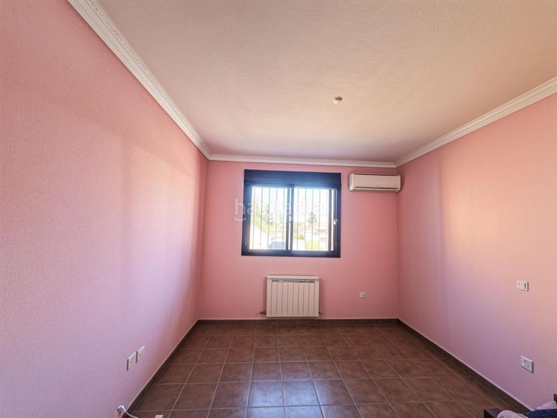 Foto 631c5592-ae9a-4f6b-a247-3426bf380e00. Casa adossada amb calefacció aparcament piscina a Ugena