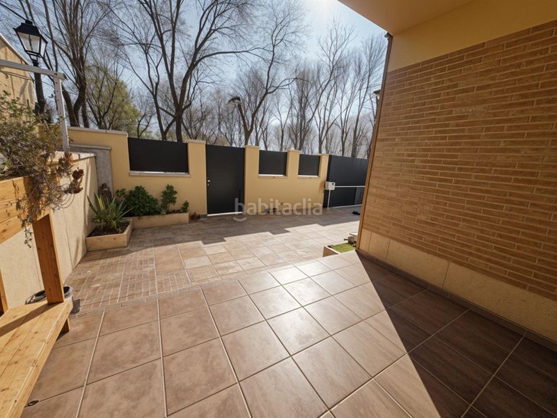 Foto 7bbb7c95-7b6b-45b1-b8bd-15ddc4ff69d7. Casa adossada amb calefacció aparcament piscina a Ugena